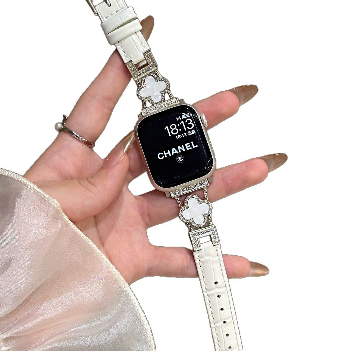 Four-leaf clover diamond strap