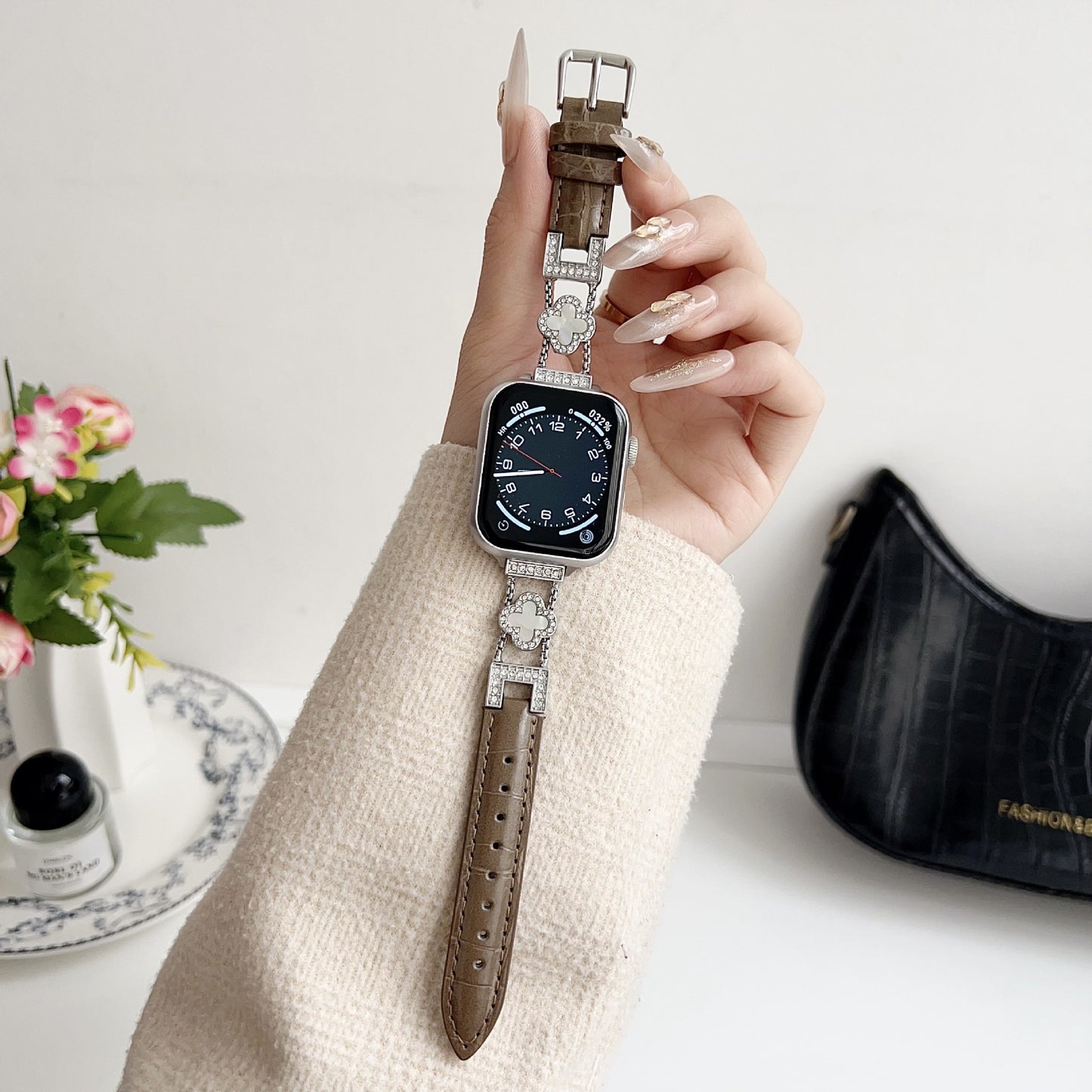 Four-leaf clover diamond strap