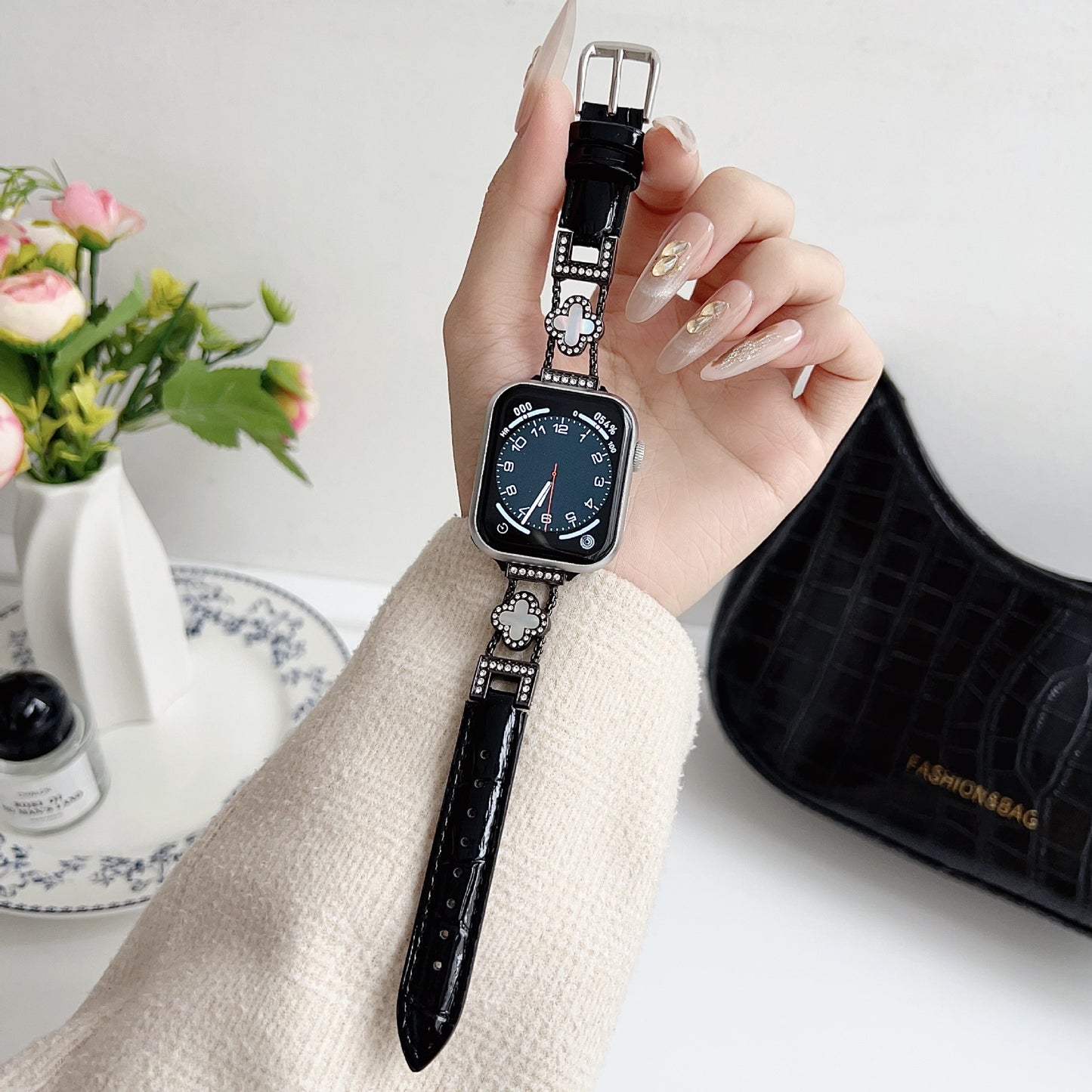 Four-leaf clover diamond strap
