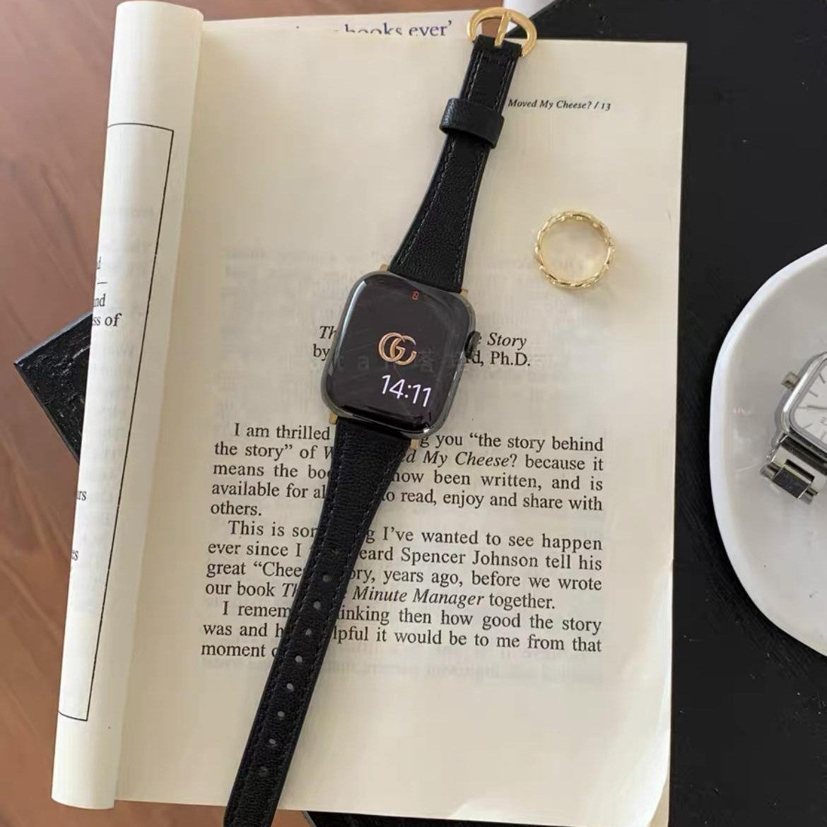Small Horseshoe Buckle Delicate Leather Strap - ANI-TECH