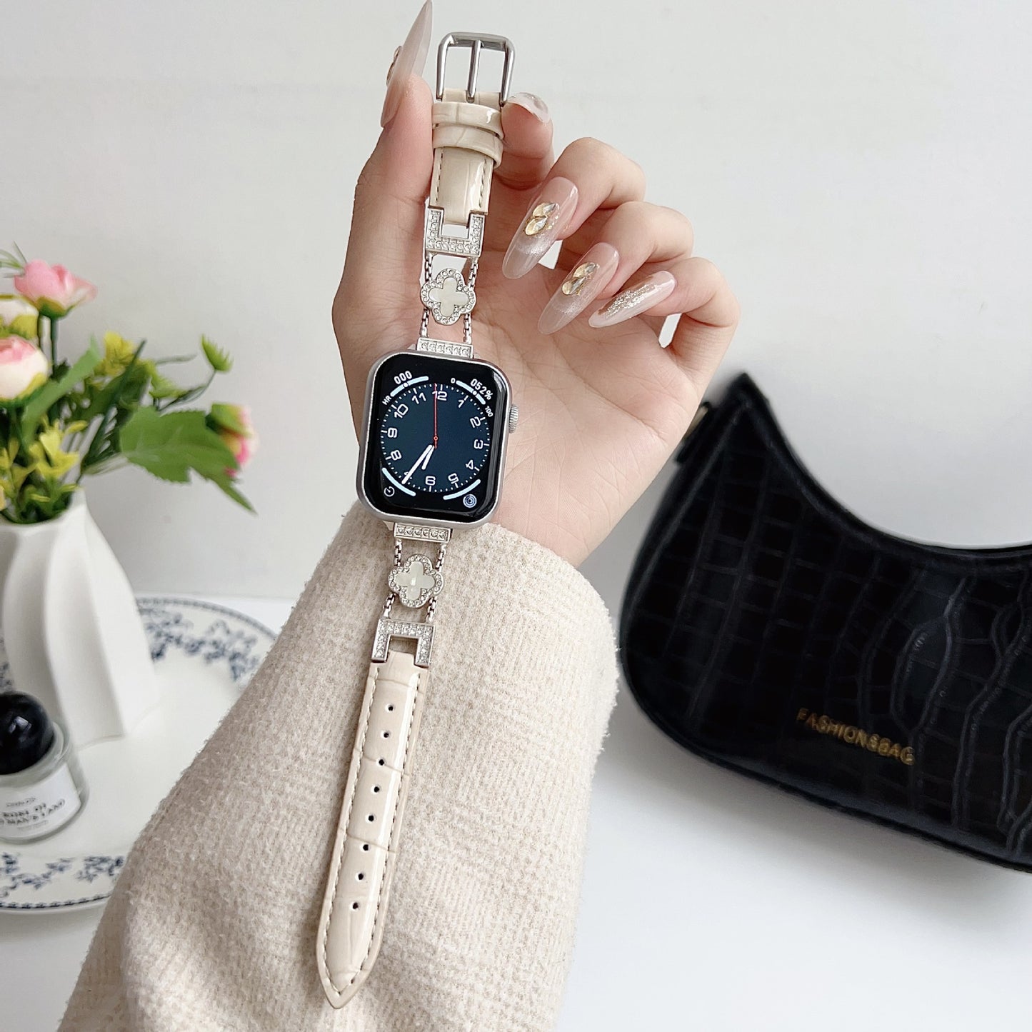 Four-leaf clover diamond strap