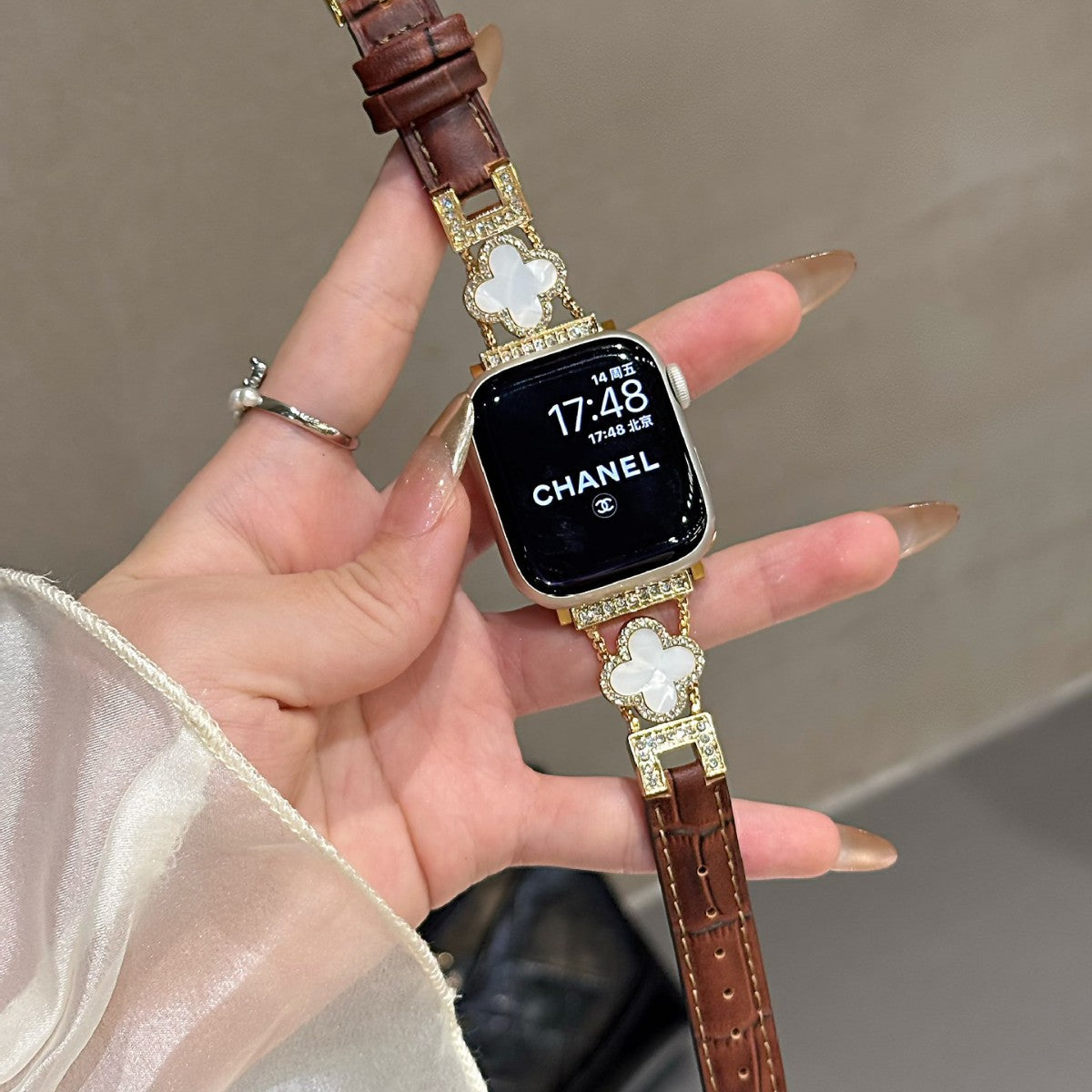Four-leaf clover diamond strap